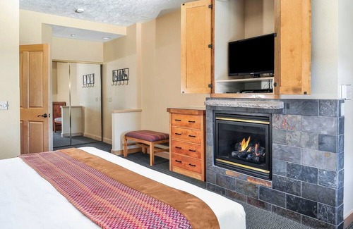 Brian Head Resort | Cozy home base for your ski vacation just a 2 min walk frm Brians Head Resort.