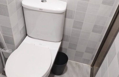 Ferry Point Apartment | Full apartment only 15 minutes bus to HKU with lift & security