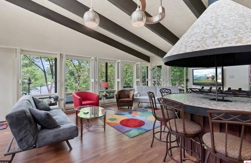 Almelund House | River and Rock Views! St Croix Falls Funky Mid-Century Charm. Pet Friendly.