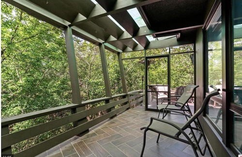 Almelund House | River and Rock Views! St Croix Falls Funky Mid-Century Charm. Pet Friendly.