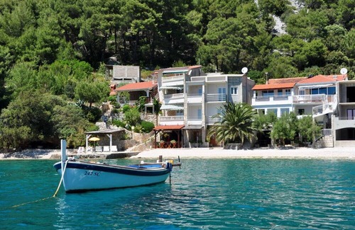 Bogomolje Apartment | Apartment Hidden gem - beachfront: SA6 Mima (2+1) - Bogomolje, Island Hvar, Croatia