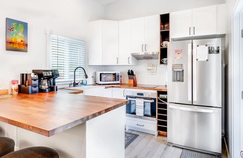 Port Alberni House | The Hummingbird House: One bedroom house that sleeps up to 4.