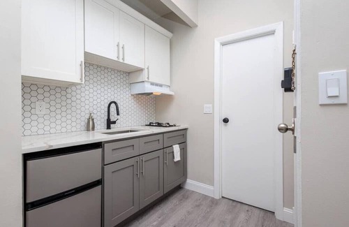 Prudential - St. Botolph Apartment | Quaint Studio Apt | Close to Fenway