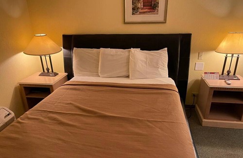 Muscatine Hotel | Travelodge Inn & Suites by Wyndham Muscatine