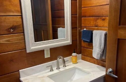 Campton Cabin | Secluded forest getaway on 50 acres, near RRG