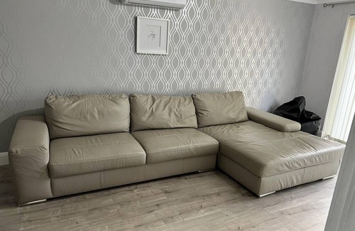 Vange House | Beautiful 3-Double Bedroom House in Basildon Essex