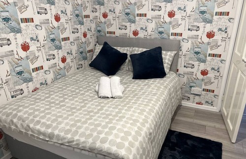 Vange House | Beautiful 3-Double Bedroom House in Basildon Essex
