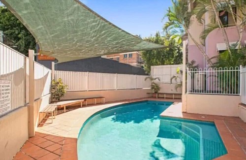 Spring Hill Apartment | Parking, Wi-Fi, Court yard