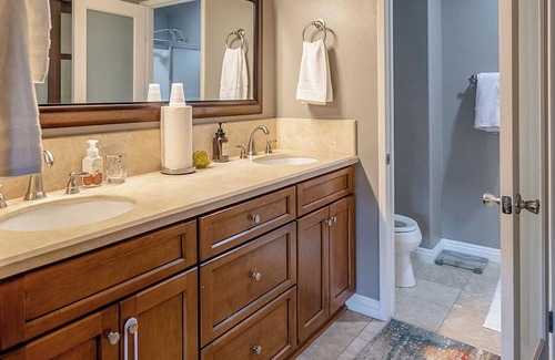 Anaheim Hills House | Luxury 3 BR 3 Bath: Pool, Hot Tub, Disney, Beach, Backyard, Rose Garden, WFH