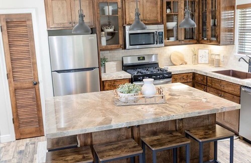 Montgomery Cottage | Cozy Home in Montgomery Near Wedding Venues