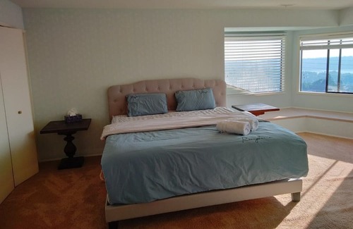 Somerset House | Bellevue Somerset Luxury House 5b/3.5b + Super View, but Still very Affordable!