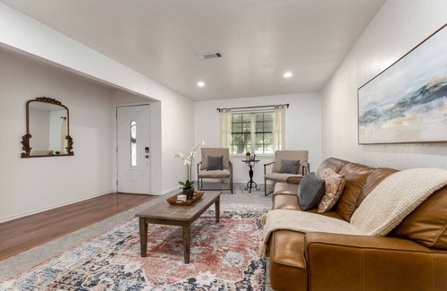 Farmers Branch House | Lake side Bliss Near DFW