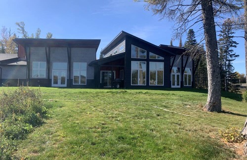 Kenora House | Handicap-accessible Lakefront retreat for the whole family. Enjoy Lake Life!