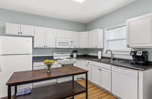 Lexington Apartment | This apartment is a 2 bedroom(s), 2 bathrooms, located in Lexington, KY.
