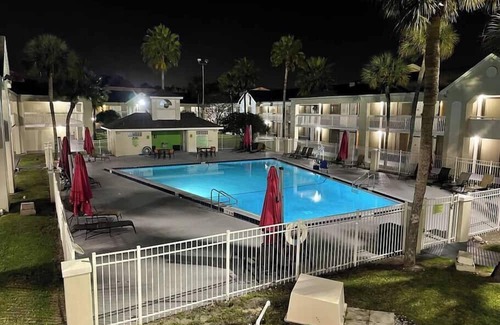 Kissimmee Apartment | Newly Room in cozy hotel with Super location Parks