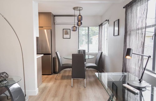 NoHo Arts District Apartment | COZY URBAN RETREAT: NEWLY REMODELED 1BR NOHO APARTMENT w/FENCED PATIO (p60)