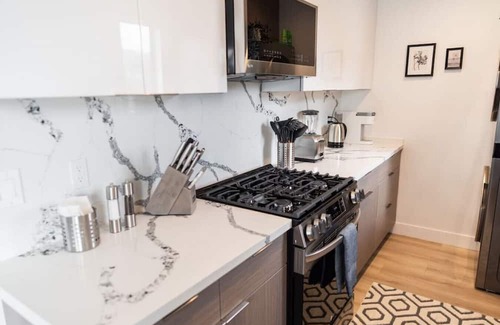 NoHo Arts District Apartment | COZY URBAN RETREAT: NEWLY REMODELED 1BR NOHO APARTMENT w/FENCED PATIO (p60)