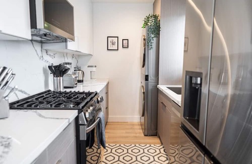 NoHo Arts District Apartment | COZY URBAN RETREAT: NEWLY REMODELED 1BR NOHO APARTMENT w/FENCED PATIO (p60)