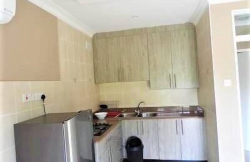 Harare Apartment | 2 bedroomed apartment with en-suite and kitchenette - 2066