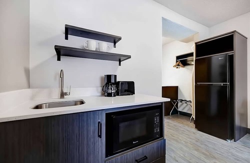 Rock Springs House | 4 Convenient Units! Short Drive to White Mountain Golf Course, Free Parking