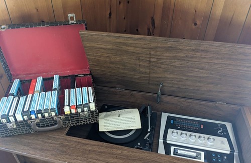 Longview Boat Rental | Nifty 50's vintage float home