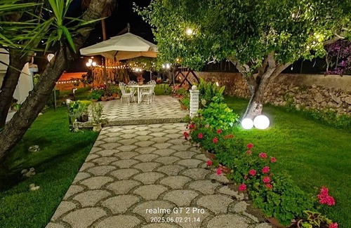 Carini Apartment | Cute Deluxe cozy room with bathroom, kitchen and garden