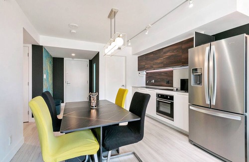 Downtown Vancouver Condo | D4 - Amazing Junior 2 Bedroom, Central Location + AC
