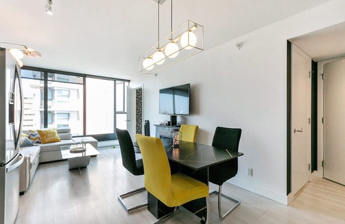 Downtown Vancouver Condo | D4 - Amazing Junior 2 Bedroom, Central Location + AC