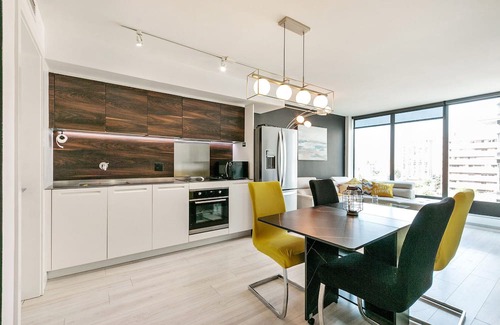 Downtown Vancouver Condo | D4 - Amazing Junior 2 Bedroom, Central Location + AC