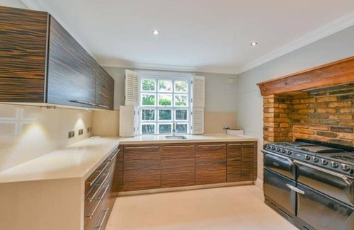 Churchill House | Stylish & Chic! A Georgian House in Zone 1!