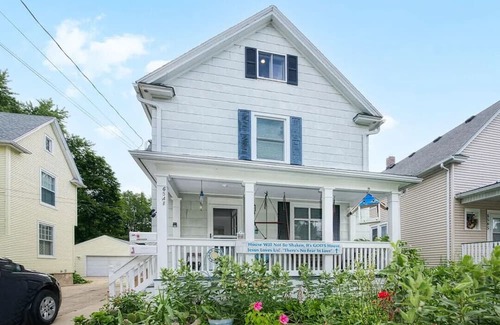 Kenosha House | Updated Quiet Home Overlooking Beach State Park