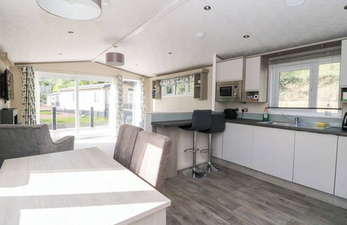 St Fillans Cottage | ALTAIR LODGE, pet friendly, with a garden in St Fillans