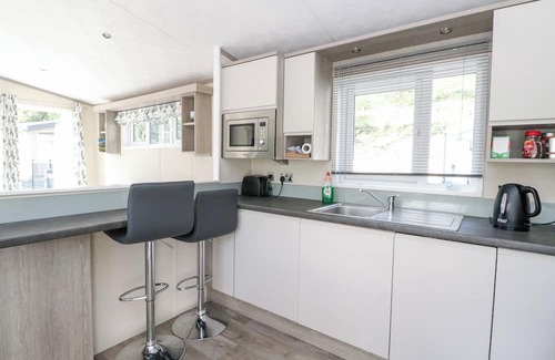 St Fillans Cottage | ALTAIR LODGE, pet friendly, with a garden in St Fillans