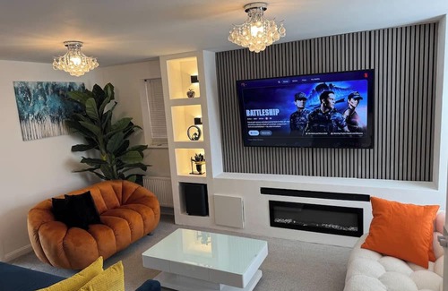 Wolverhampton House | Modern Cozy Room in 4BR Home