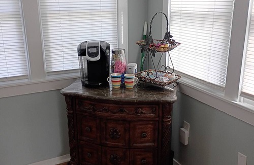 Bowling Green House | Charming 2-bedroom house in delightful Bowling Green. Minutes away from WKU.