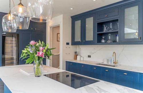 Thamesfield House | Designer 6-Bed Putney Home with AC