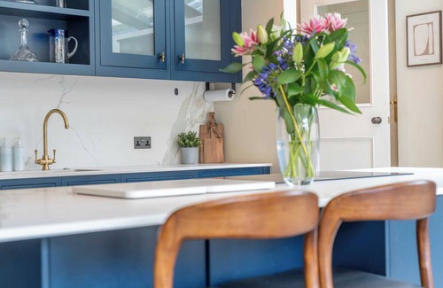 Thamesfield House | Designer 6-Bed Putney Home with AC