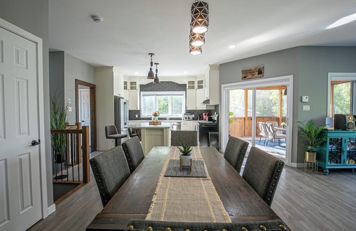 Bouchette Ski Chalet | Modern Lakefront Chalet with Games Room, Gym, Wrap Around Balcony & Scenic Views