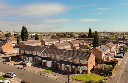 Exhall House | Spacious & Modern 4-Bed Home – Sleeps 7