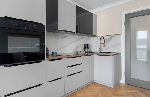 Srodmiescie Apartment | Władysława IV 32 Gdynia | Three Bedroom Apartment in City Center with Desk