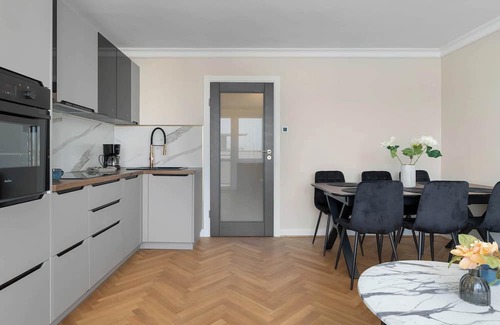 Srodmiescie Apartment | Władysława IV 32 Gdynia | Three Bedroom Apartment in City Center with Desk