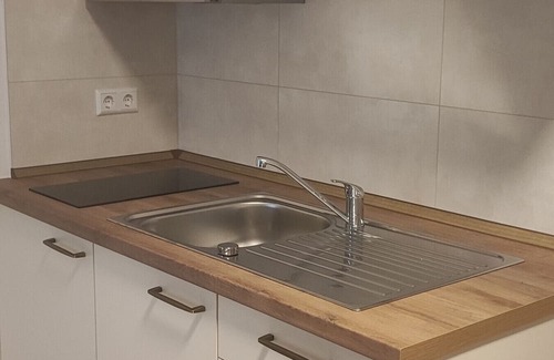 Weissenstein Apartment | Apartment in A Hotel 'Einhorn' with Mountain View, Shared Terrace and Wi-Fi