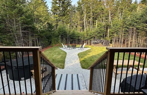 Clifton Royal Cabin | Custom-built Aframe cabin! With hot tub, fire pit, and lake access!