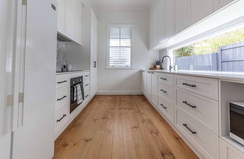 Milton House | Heart of Milton, walk to Suncorp Stadium, Rosalie, 4b2b AC