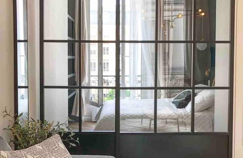L'Europe Hotel | Luxurios Designer Decorated 1 Bedroom Suite walk to Champs-Elysées (Sleeps 3)