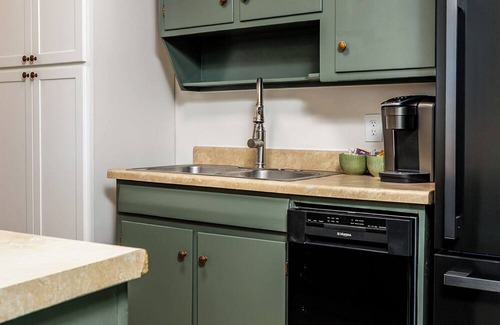 Jonesboro House | Fresh & Clean - Newly Remodeled 4-bedroom house in the heart of Jonesboro