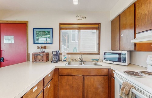 Pacific City House | Cozy dog-friendly home with ocean views, beach access, grill and WIFI