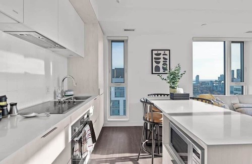 Regent Park Apartment | Charming 2-bedroom apartment in fabulous Toronto with AC