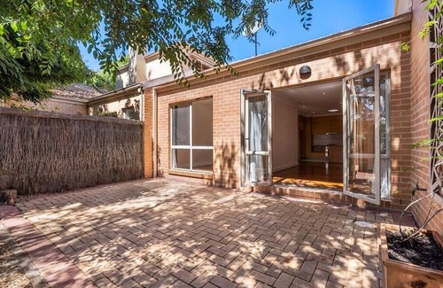 Turner Apartment | Modern, Stylish Townhouse in Turner – Walk to Cafés, Parks & Canberra City