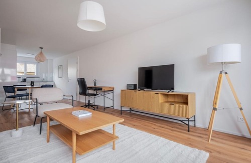 Dietikon District Apartment | Blueground | Dietikon, view, nr Uetliberg